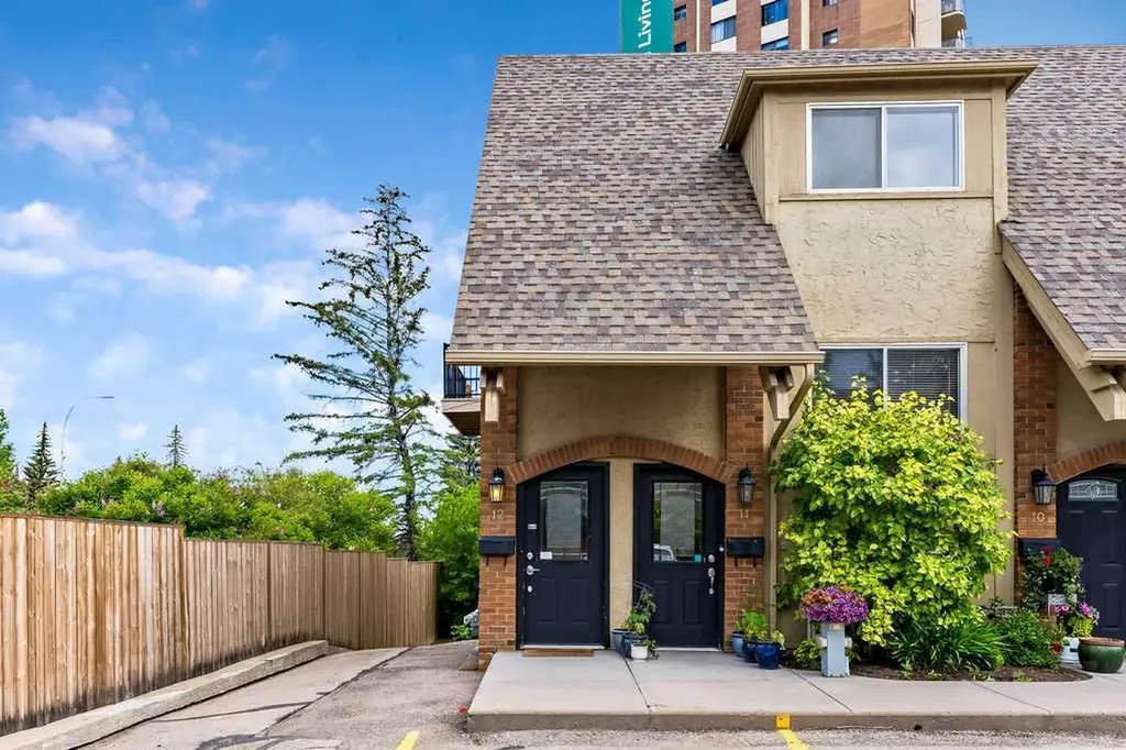2204 Paliswood Road SW Calgary AB T2V 4Y6