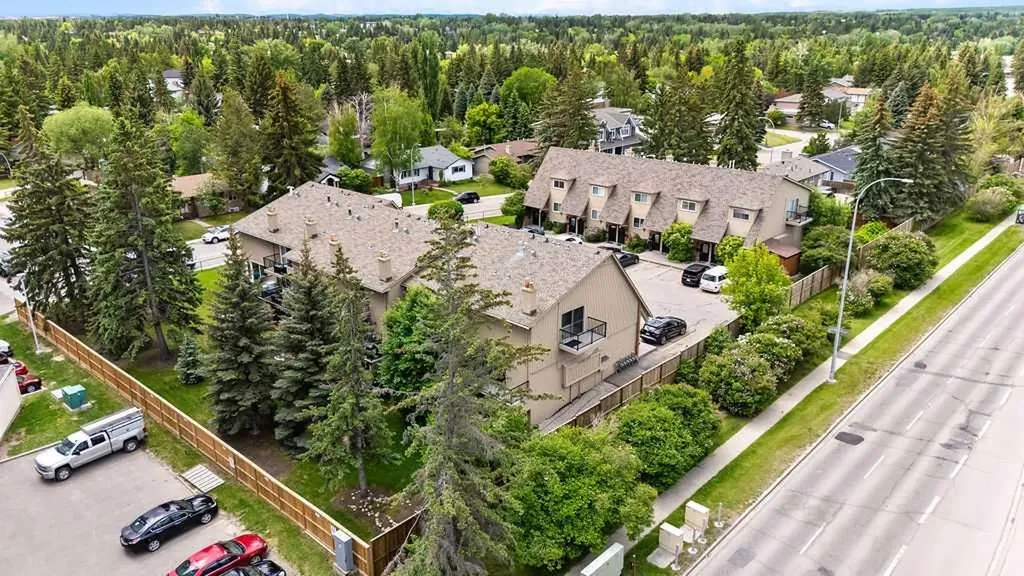 2204 Paliswood Road SW Calgary AB T2V 4Y6