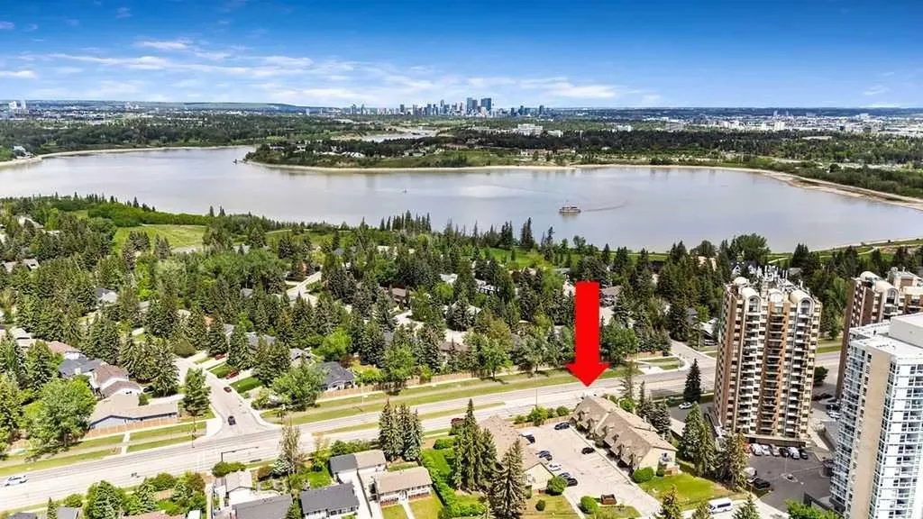 2204 Paliswood Road SW Calgary AB T2V 4Y6