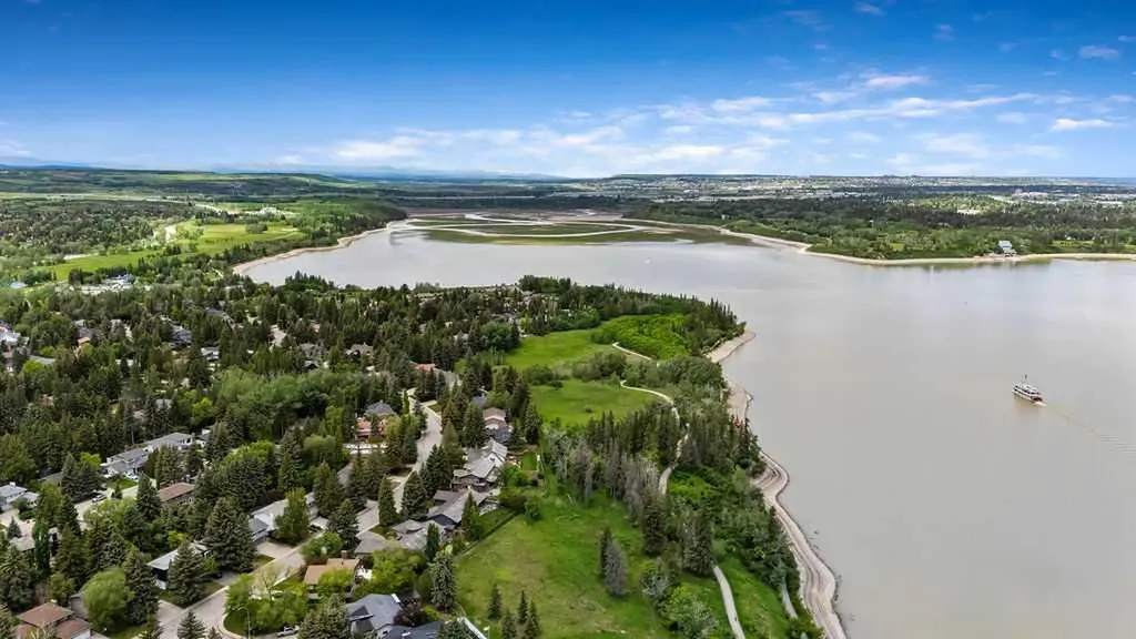 2204 Paliswood Road SW Calgary AB T2V 4Y6