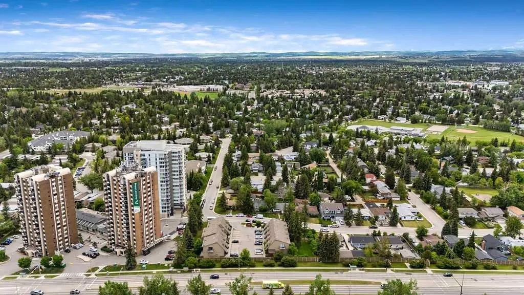 2204 Paliswood Road SW Calgary AB T2V 4Y6