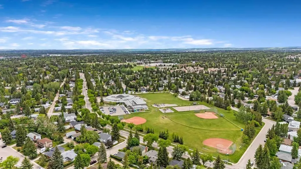 2204 Paliswood Road SW Calgary AB T2V 4Y6