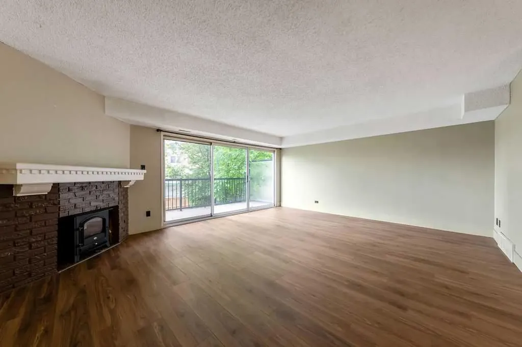 2204 Paliswood Road SW Calgary AB T2V 4Y6