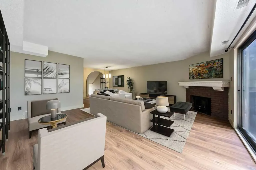 2204 Paliswood Road SW Calgary AB T2V 4Y6