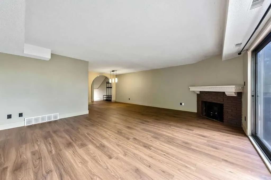 2204 Paliswood Road SW Calgary AB T2V 4Y6