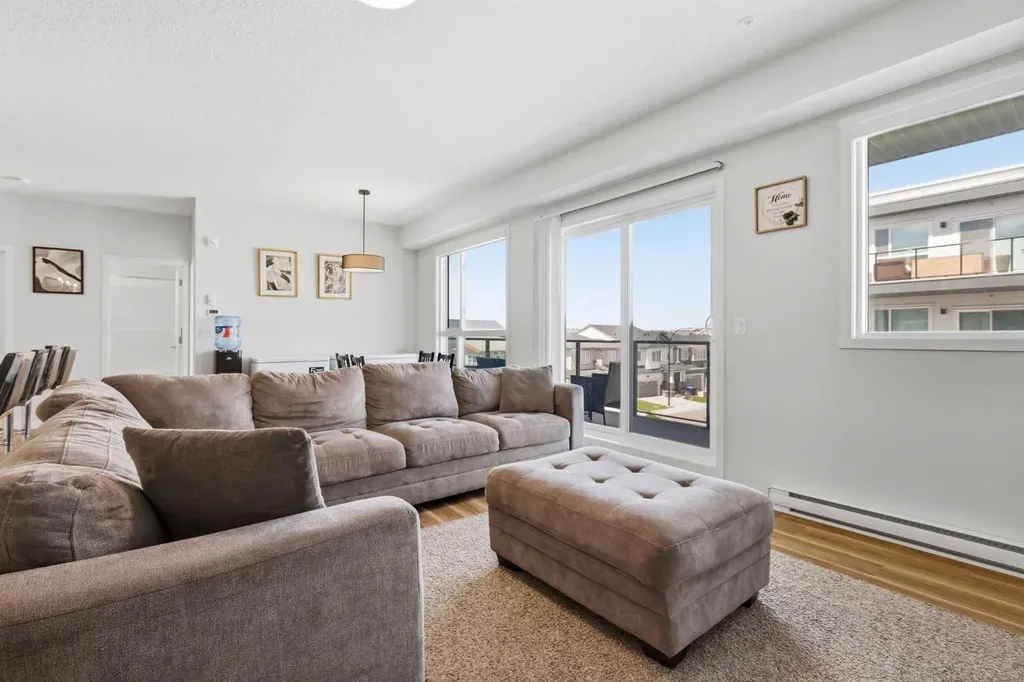 33 Carringham Gate NW Calgary AB T3P2H6
