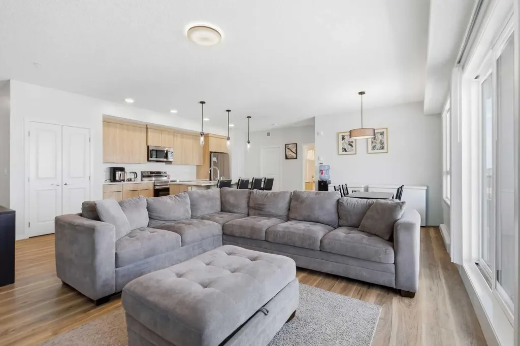 33 Carringham Gate NW Calgary AB T3P2H6