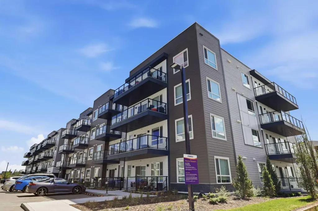 33 Carringham Gate NW Calgary AB T3P2H6
