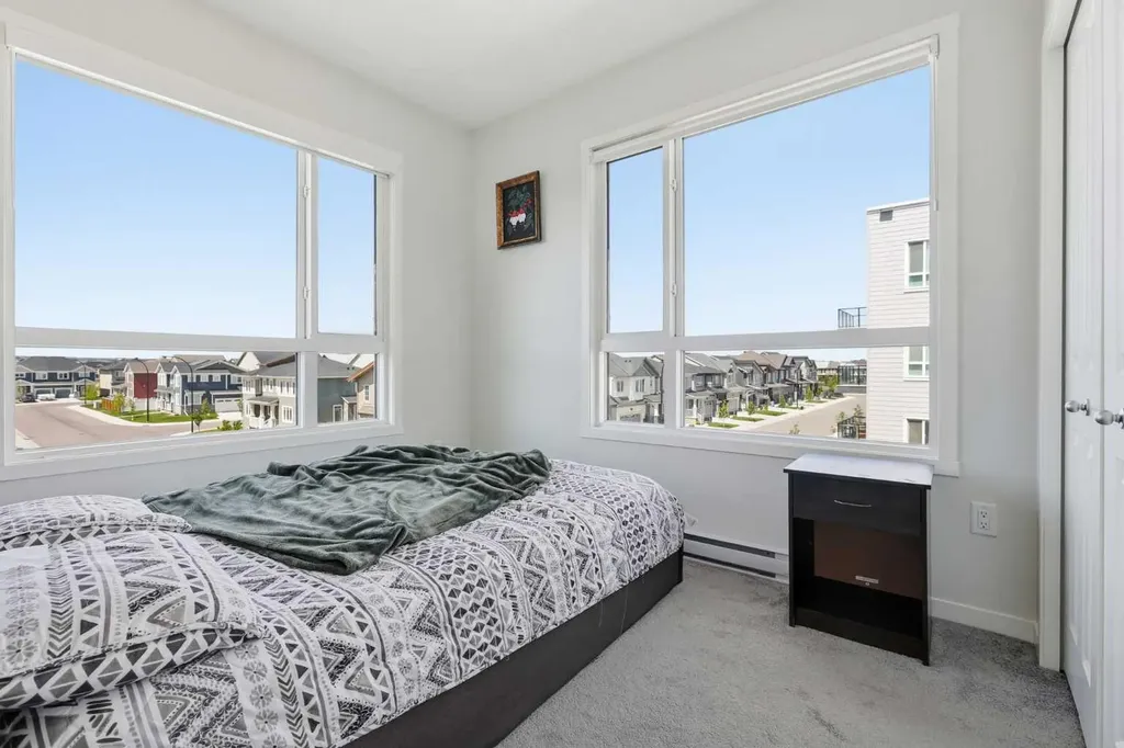 33 Carringham Gate NW Calgary AB T3P2H6