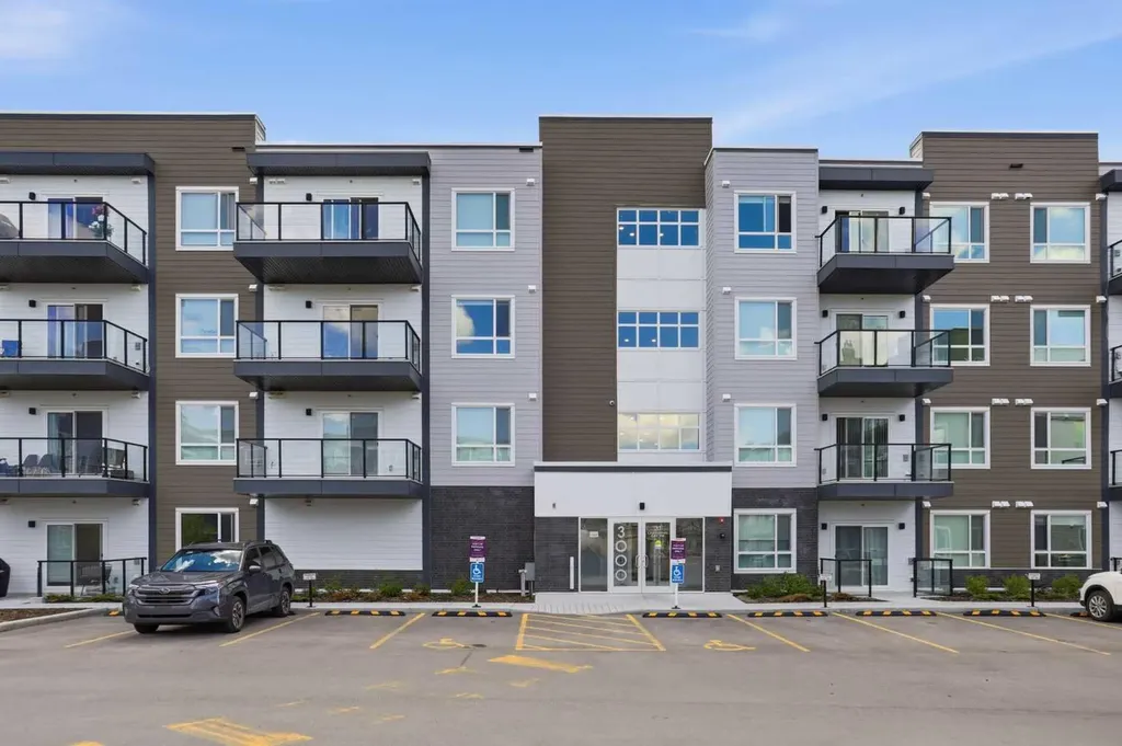 33 Carringham Gate NW Calgary AB T3P2H6