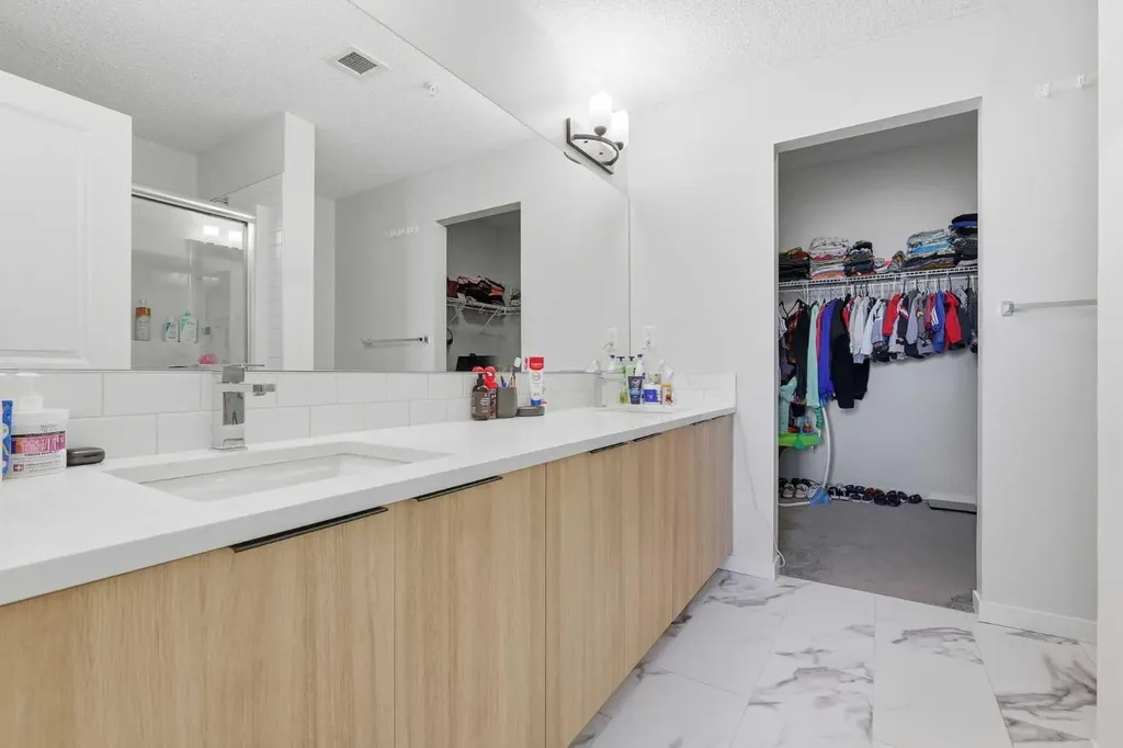 33 Carringham Gate NW Calgary AB T3P2H6