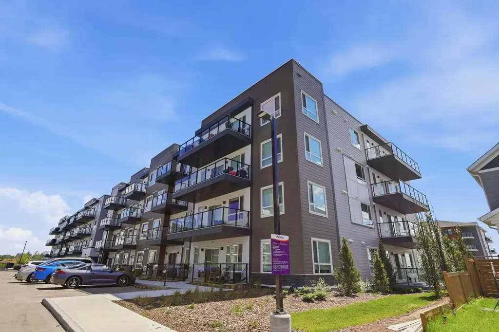 33 Carringham Gate NW Calgary AB T3P2H6