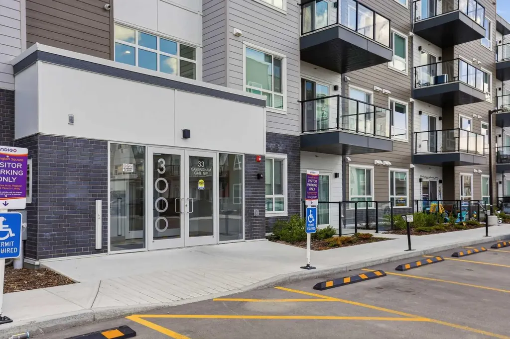 33 Carringham Gate NW Calgary AB T3P2H6