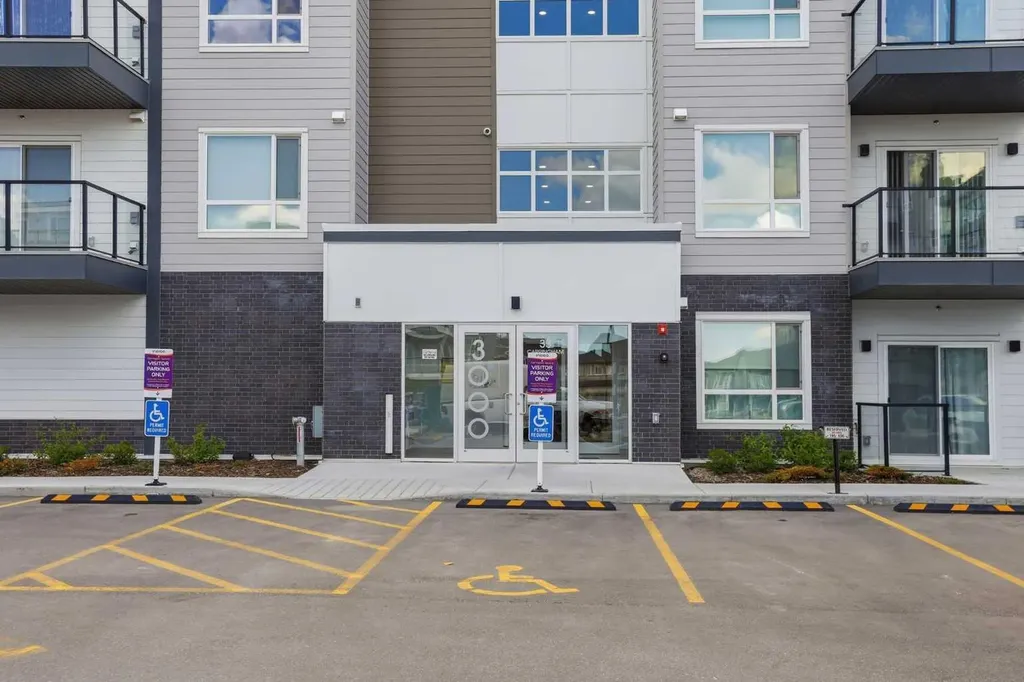 33 Carringham Gate NW Calgary AB T3P2H6