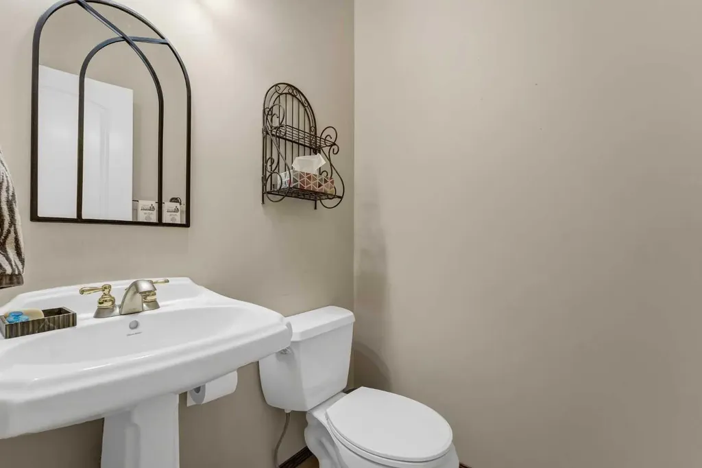 144 Sundance Road SW Medicine Hat AB T1B4V9