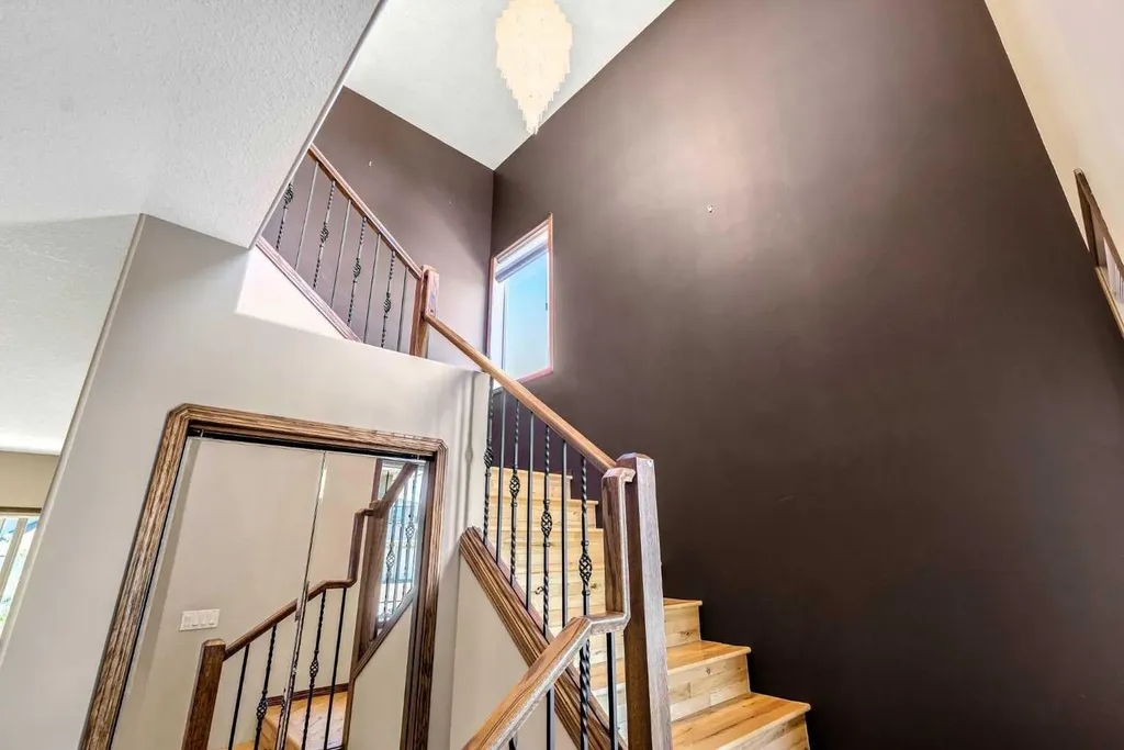 144 Sundance Road SW Medicine Hat AB T1B4V9
