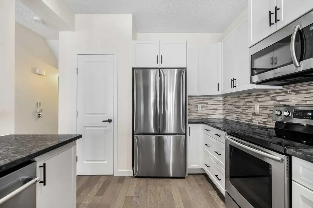 6 Kingsbury Close SE Airdrie AB T4A 0R3