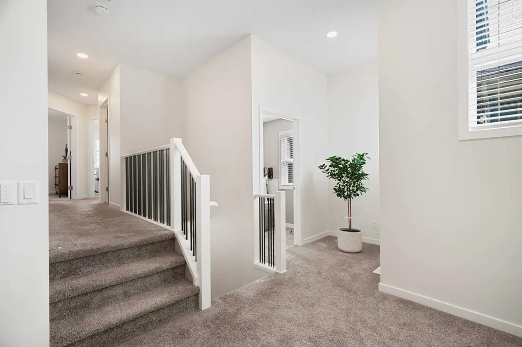 6 Kingsbury Close SE Airdrie AB T4A 0R3