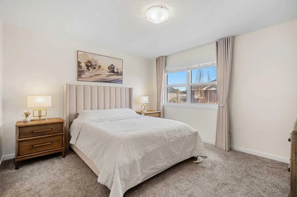 6 Kingsbury Close SE Airdrie AB T4A 0R3