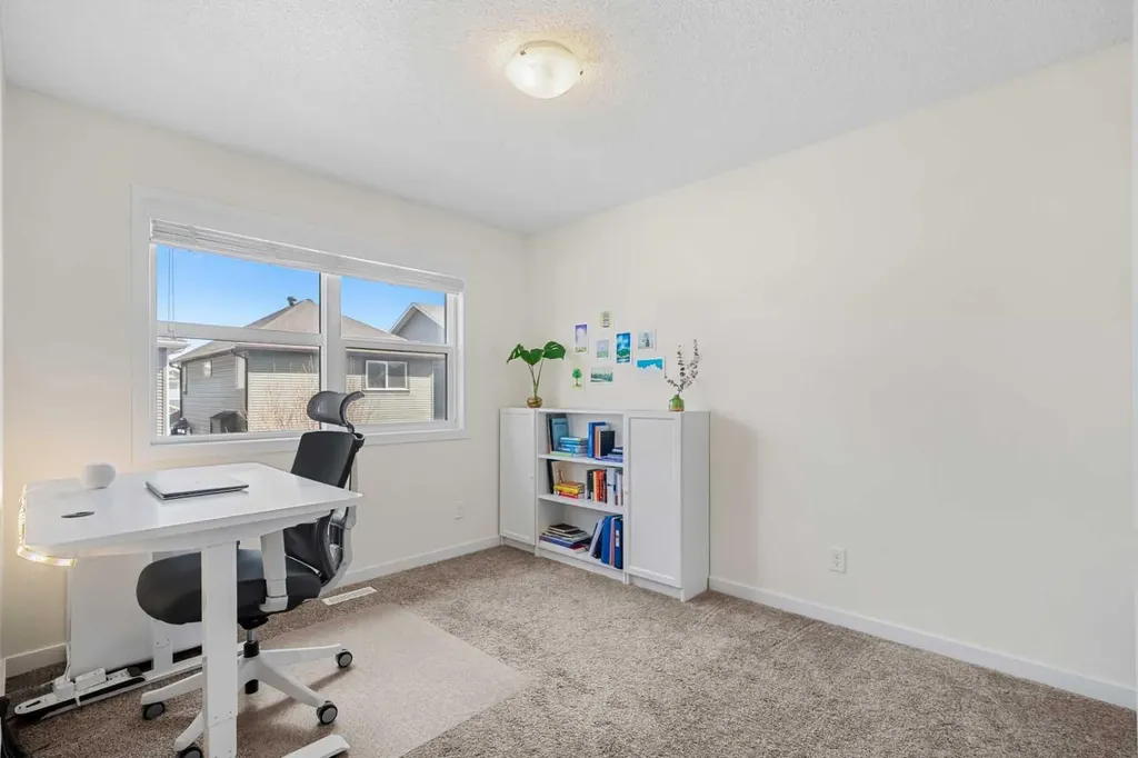 6 Kingsbury Close SE Airdrie AB T4A 0R3