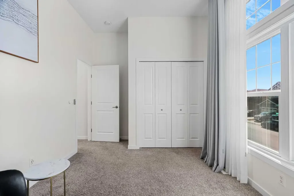 6 Kingsbury Close SE Airdrie AB T4A 0R3