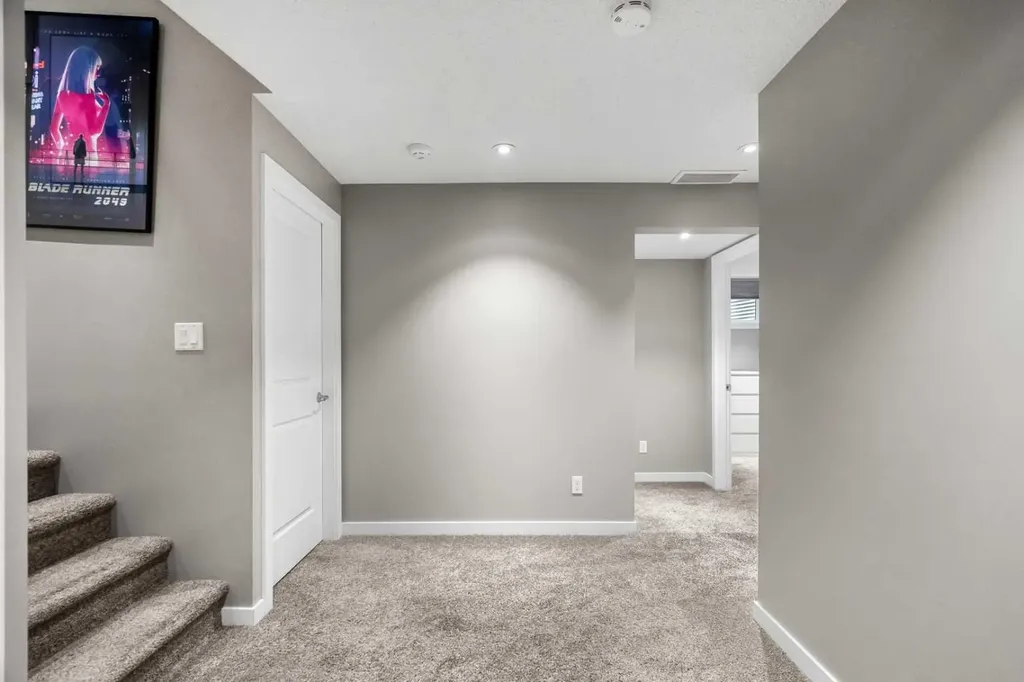6 Kingsbury Close SE Airdrie AB T4A 0R3