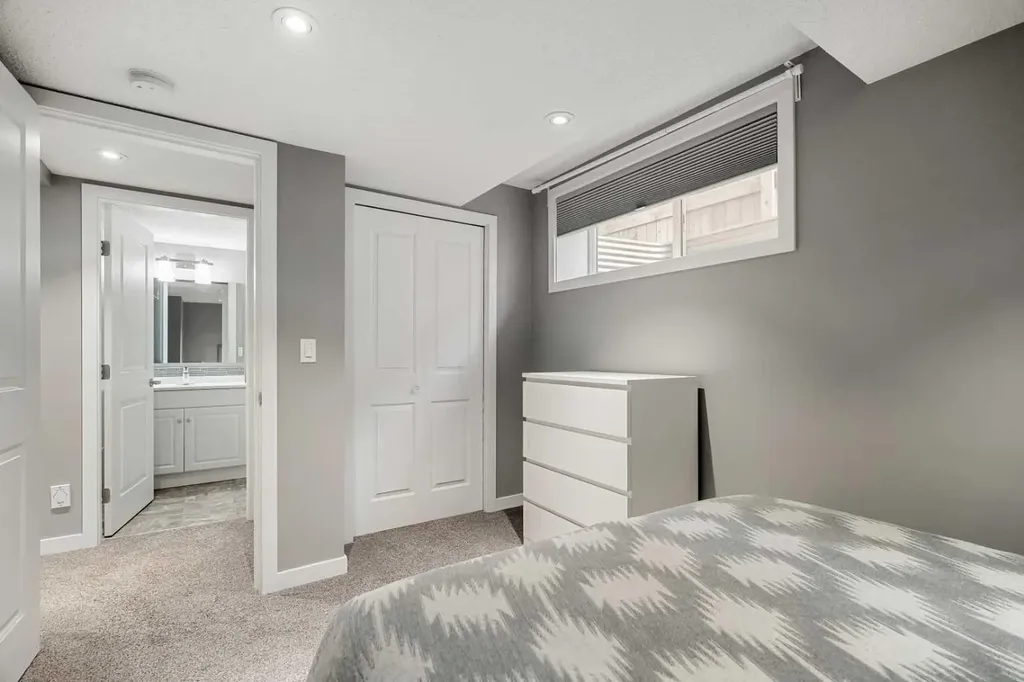 6 Kingsbury Close SE Airdrie AB T4A 0R3