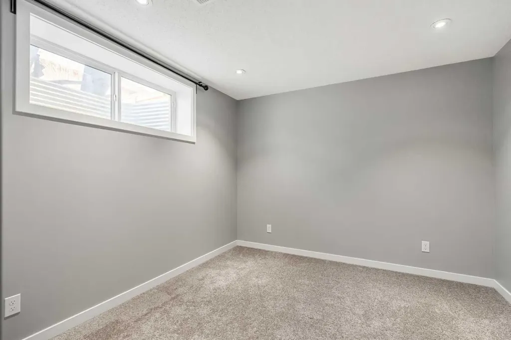 6 Kingsbury Close SE Airdrie AB T4A 0R3