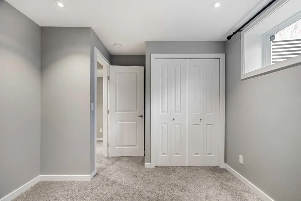6 Kingsbury Close SE Airdrie AB T4A 0R3