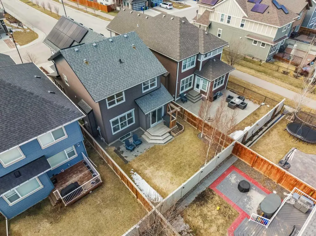 6 Kingsbury Close SE Airdrie AB T4A 0R3