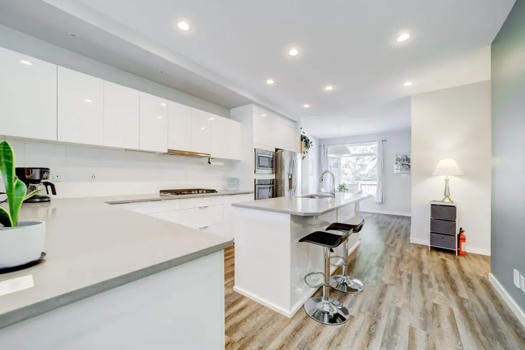 956 11 Street S Lethbridge AB T1J 2P8