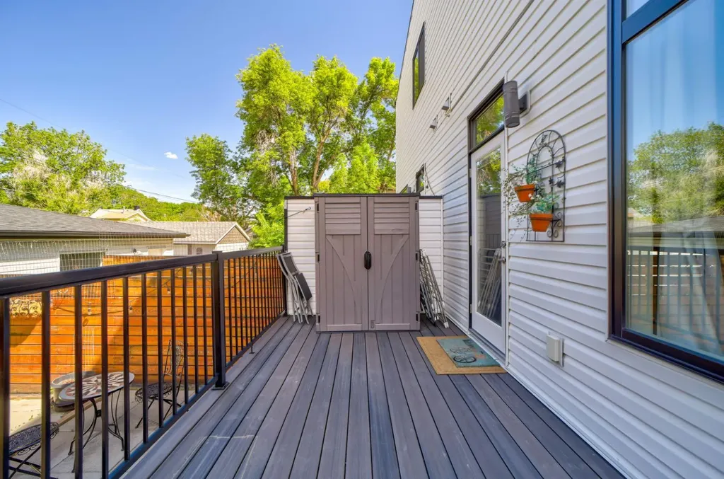 956 11 Street S Lethbridge AB T1J 2P8