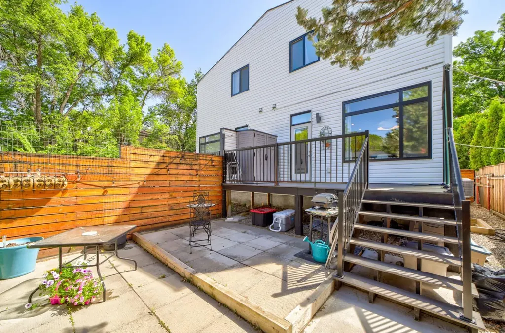 956 11 Street S Lethbridge AB T1J 2P8