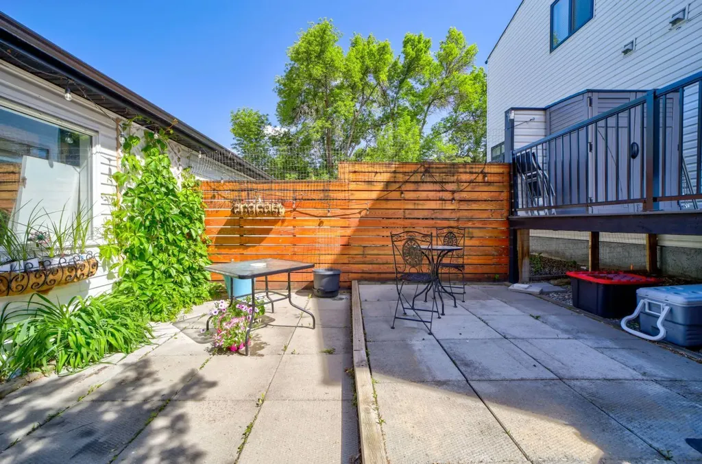 956 11 Street S Lethbridge AB T1J 2P8