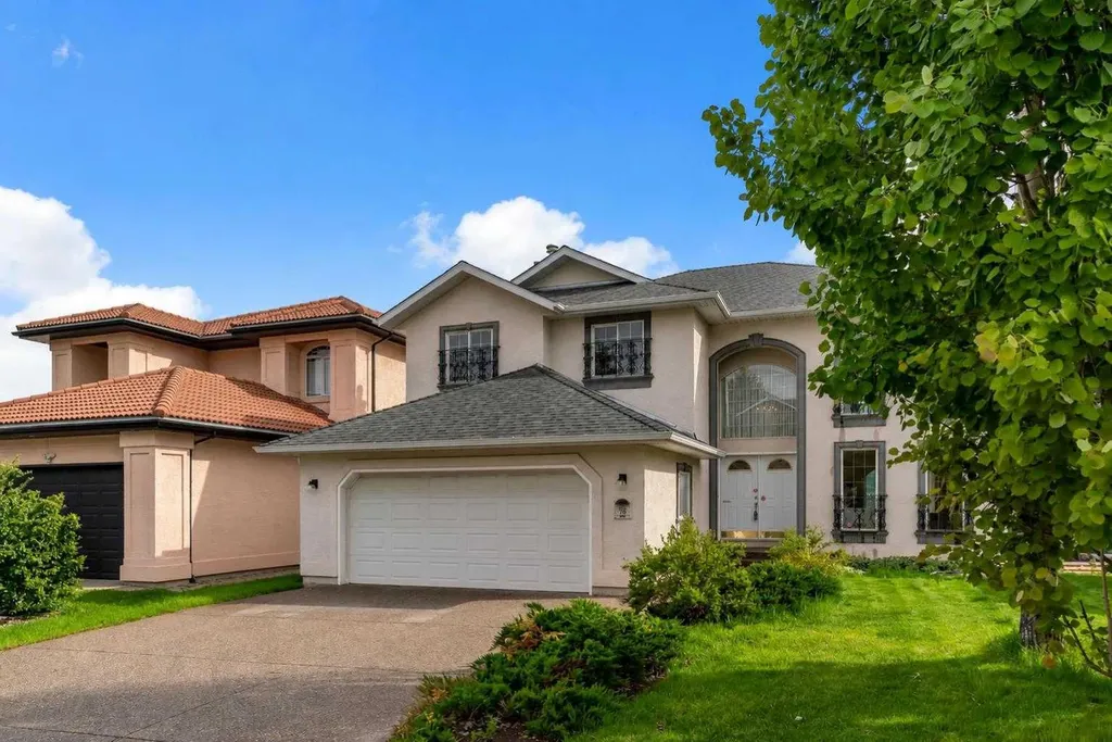 78 Scimitar View Calgary AB T3L 2B5