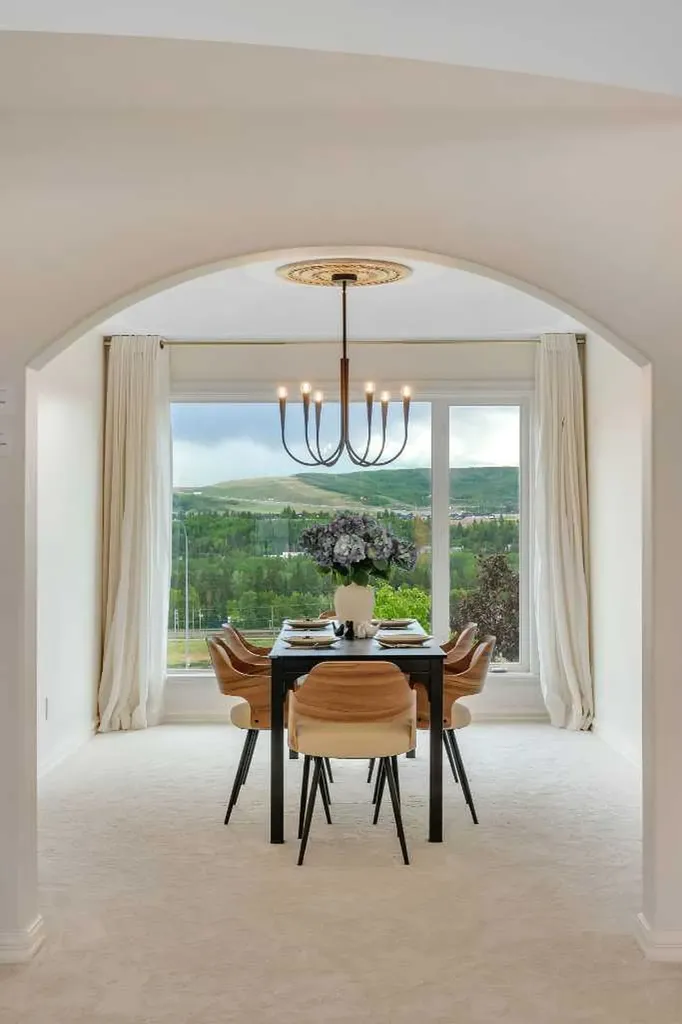 78 Scimitar View NW Calgary AB T3L 2B5