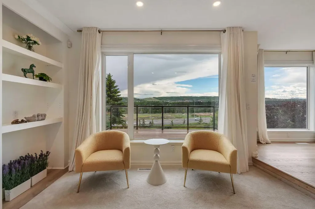78 Scimitar View NW Calgary AB T3L 2B5