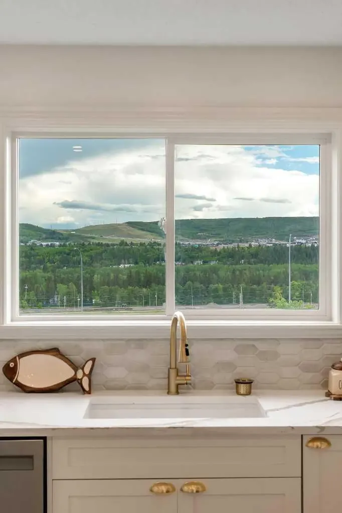78 Scimitar View Calgary AB T3L 2B5