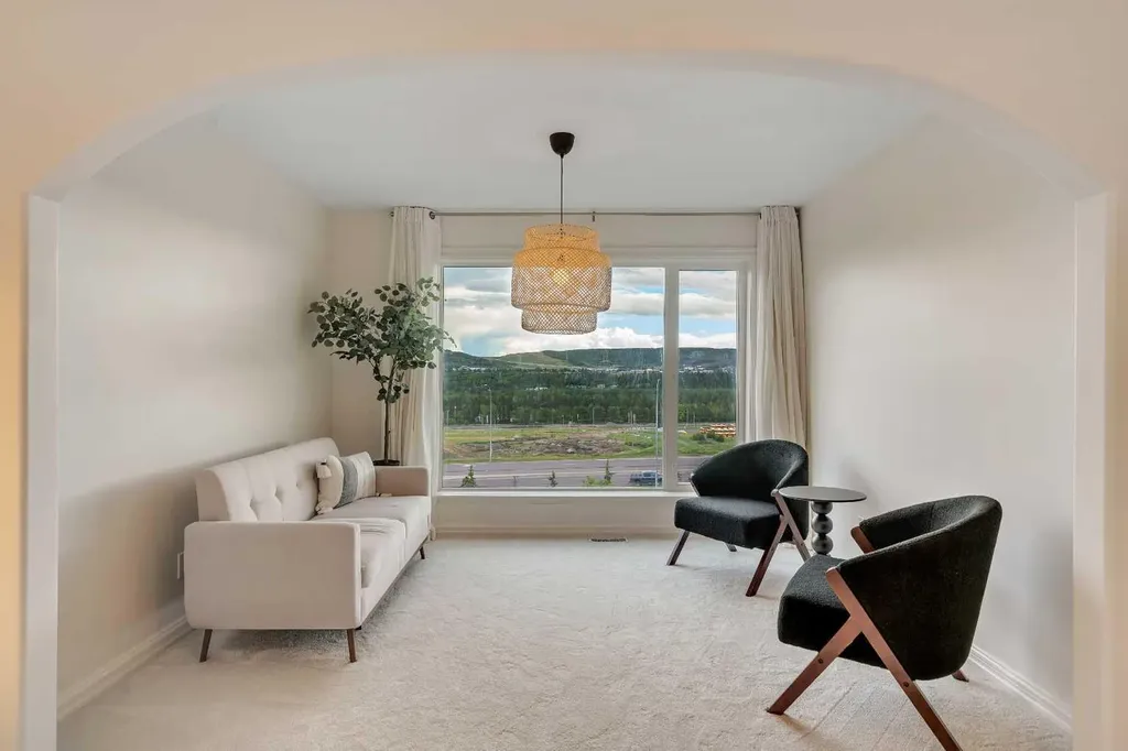 78 Scimitar View Calgary AB T3L 2B5