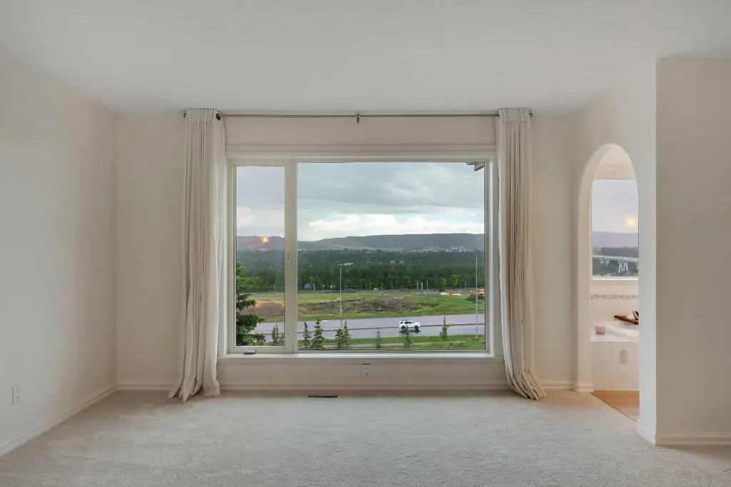 78 Scimitar View NW Calgary AB T3L 2B5