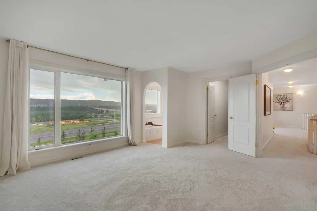 78 Scimitar View Calgary AB T3L 2B5