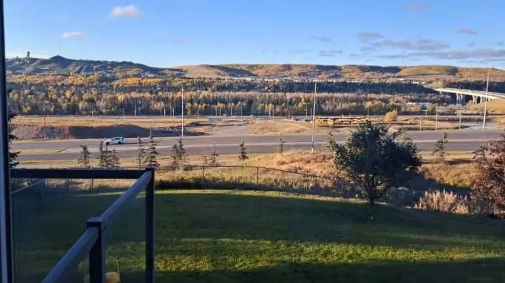 78 Scimitar View NW Calgary AB T3L 2B5