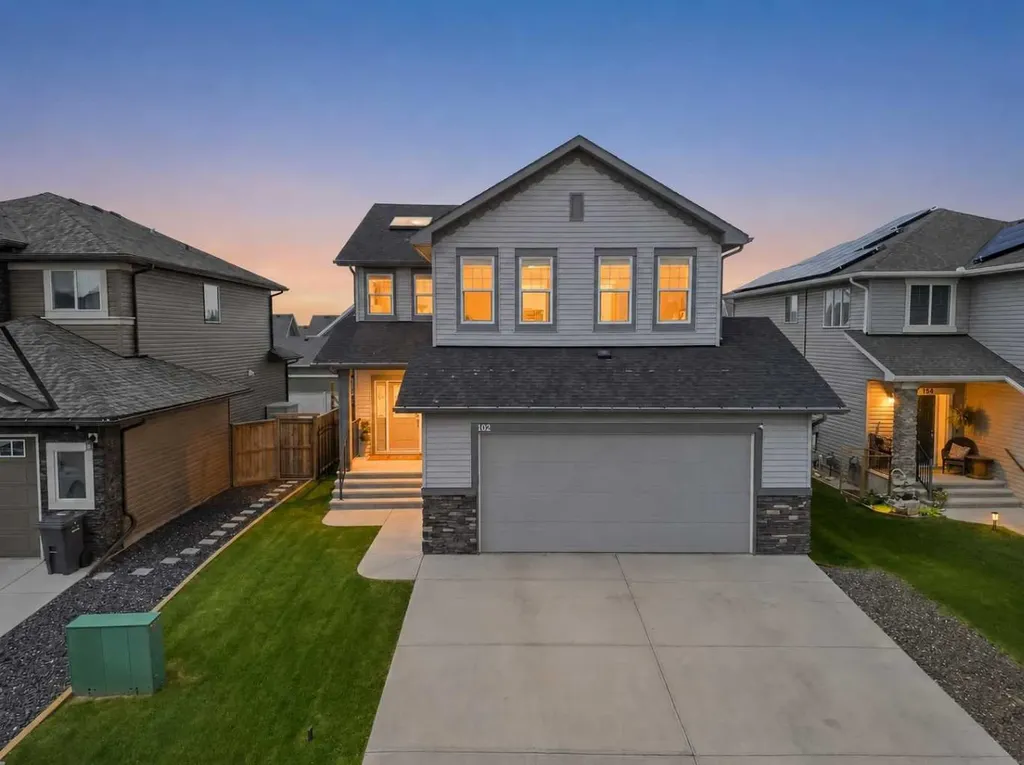 102 Drake Landing Heights Okotoks AB T1S 0M8