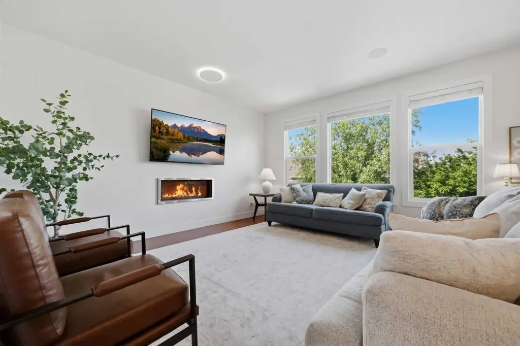 102 Drake Landing Heights Okotoks AB T1S 0M8