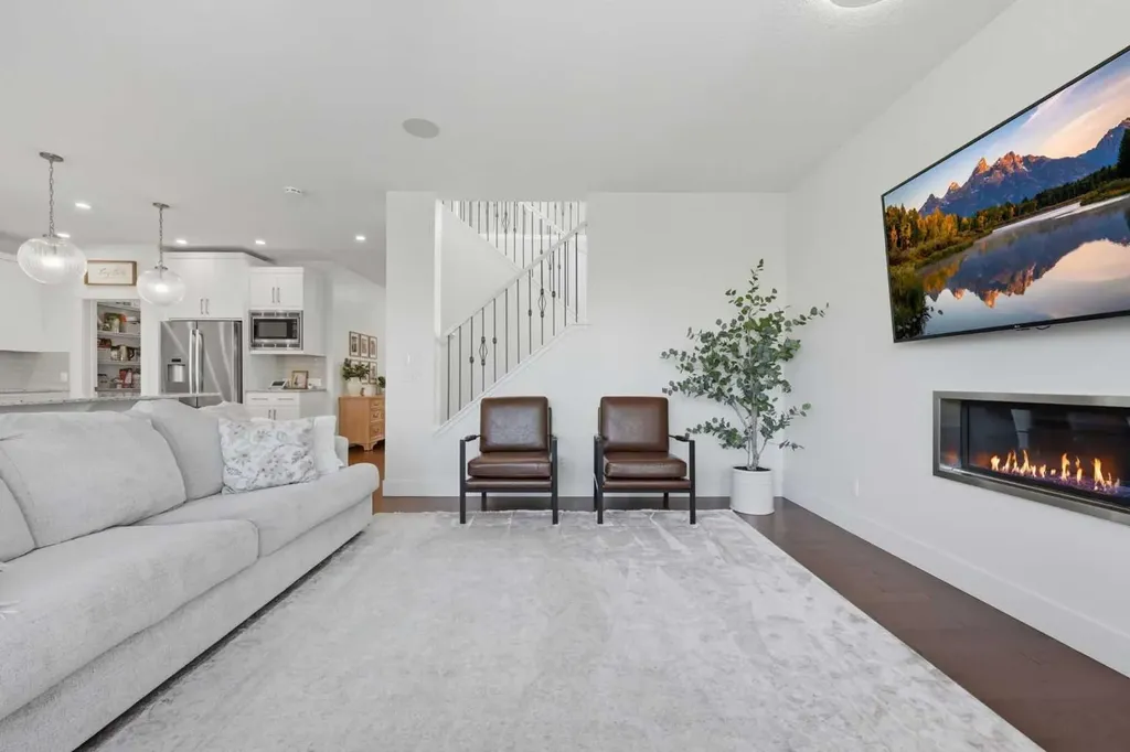 102 Drake Landing Heights Okotoks AB T1S 0M8