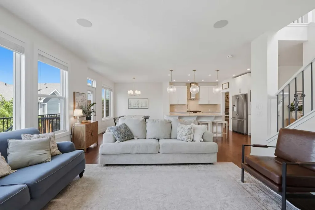102 Drake Landing Heights Okotoks AB T1S 0M8