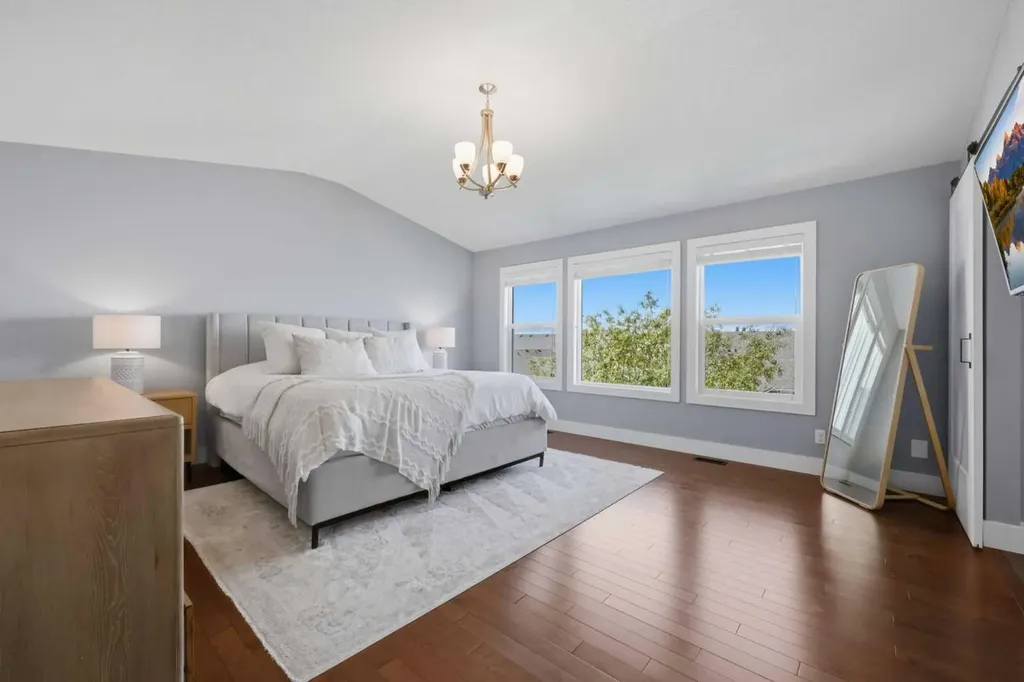 102 Drake Landing Heights Okotoks AB T1S 0M8