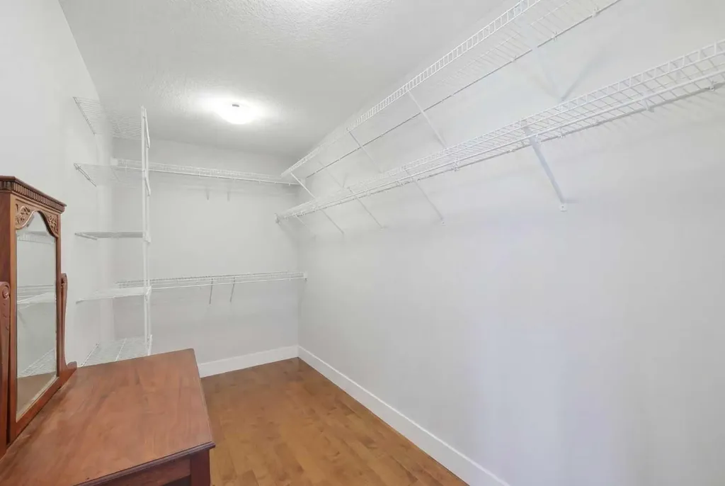 102 Drake Landing Heights Okotoks AB T1S 0M8