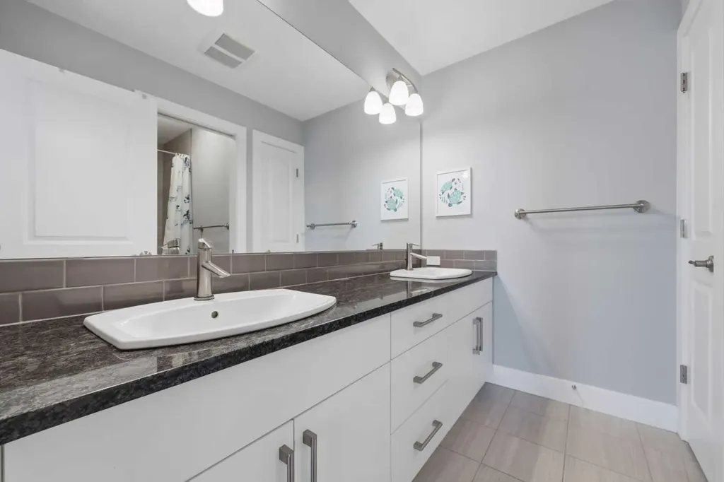 102 Drake Landing Heights Okotoks AB T1S 0M8