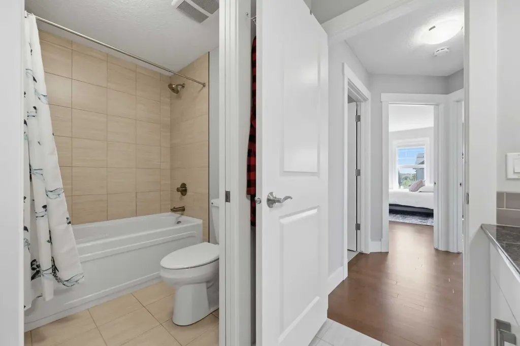 102 Drake Landing Heights Okotoks AB T1S 0M8